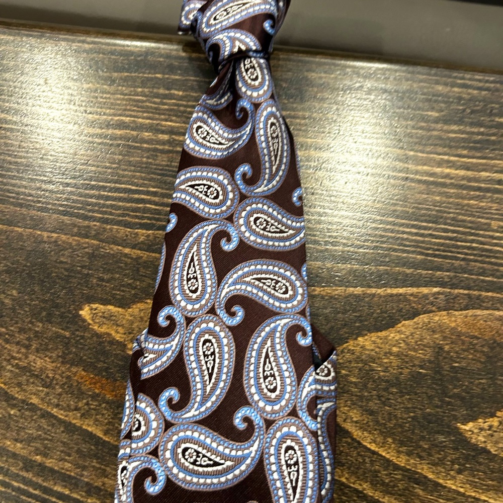 Here is a classic pastel tie by Michael Kors